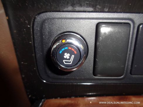 Used 2019 Nissan Armada Platinum w/ Captain's Chairs Package AWD/4WD image 17