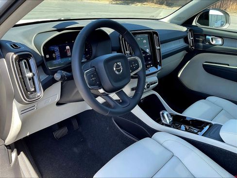 New 2026 Volvo XC40 B5 Ultra w/ Climate Package image 8