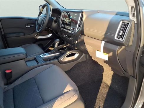 Used 2026 Nissan Frontier SV w/ All-Weather Content Package AWD/4WD image 18