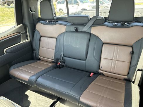 Used 2023 Chevrolet Silverado 1500 High Country AWD/4WD image 31