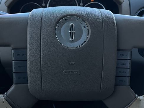 Used 2006 Lincoln Mark LT 4x4 image 48