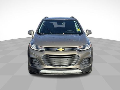 Used 2020 Chevrolet Trax LT w/ LT Convenience Package image 2