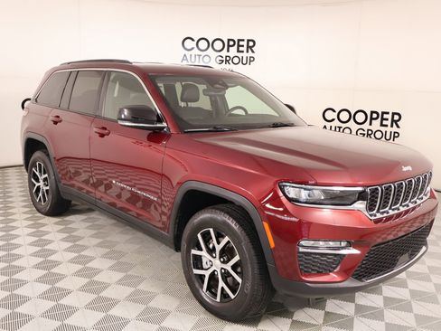 Used 2024 Jeep Grand Cherokee Limited RWD image 1