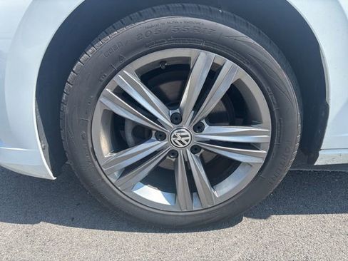 Used 2019 Volkswagen Jetta R-Line w/ R-Line Cold Weather Package FWD image 2