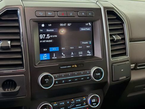 Used 2019 Ford Expedition Limited w/ Equipment Group 302A AWD/4WD image 18