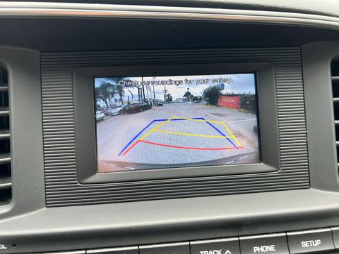 Used 2019 Hyundai Elantra SE w/ Cargo Package FWD image 16