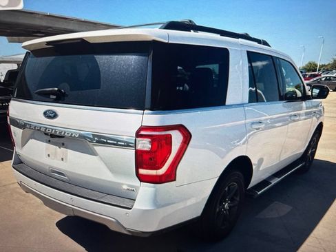 Used 2018 Ford Expedition XLT w/ Equipment Group 202A AWD/4WD image 3