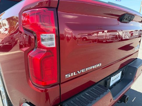 Used 2023 Chevrolet Silverado 1500 High Country w/ High Country Premium Package AWD/4WD image 33