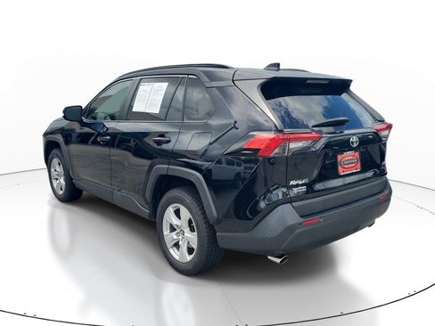 Used 2019 Toyota RAV4 XLE w/ Convenience Package FWD image 4