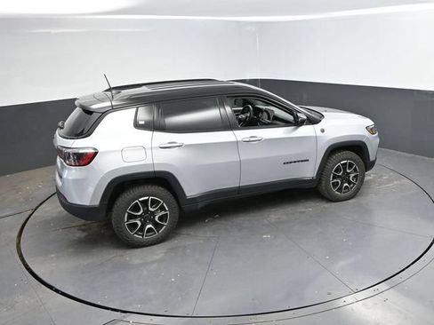 Used 2025 Jeep Compass Trailhawk AWD/4WD image 37