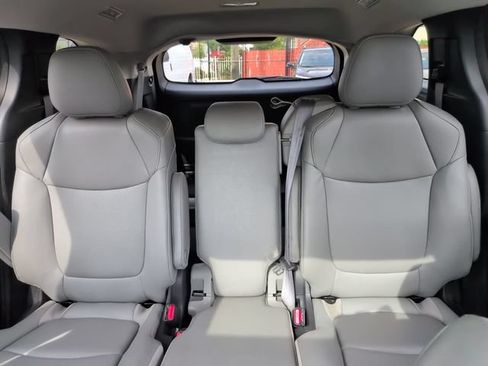 Certified 2025 Toyota Sienna XLE FWD image 22