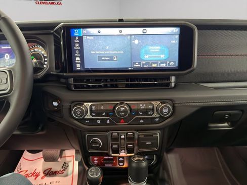 New 2026 Jeep Wrangler Unlimited Rubicon w/ Whitecap Package AWD/4WD image 32