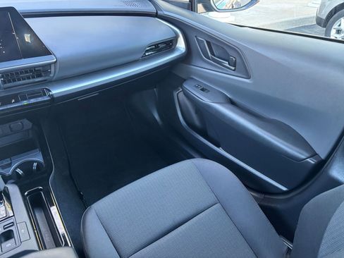 Used 2025 Toyota Prius LE image 31