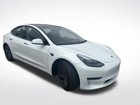 Used 2023 Tesla Model 3 Standard Range RWD image 2