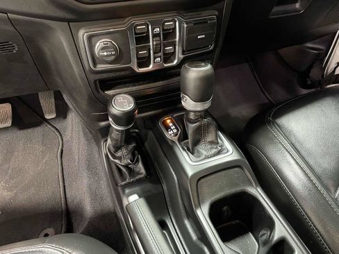 Used 2023 Jeep Wrangler Unlimited Sahara AWD/4WD image 12