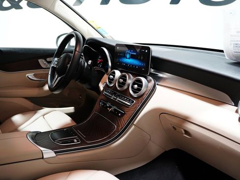 Used 2020 Mercedes-Benz GLC 300 4MATIC image 9