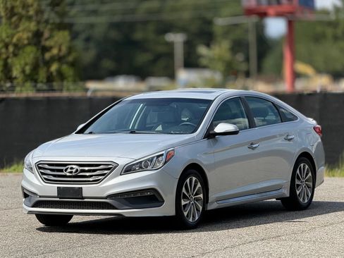 Used 2016 Hyundai Sonata Sport w/ Option Group 03 FWD image 6
