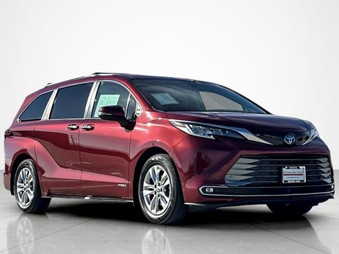 Certified 2021 Toyota Sienna Limited image 7