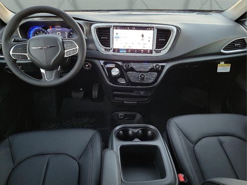 New 2026 Chrysler Voyager LX image 9