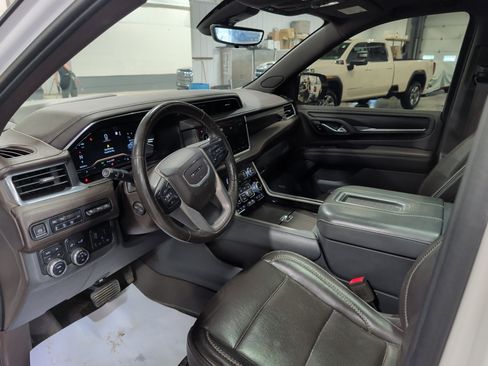 Used 2022 GMC Yukon XL Denali w/ Denali Ultimate Package AWD/4WD image 8