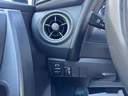 Used 2017 Toyota Corolla LE w/ Carpet Mat Package (TMS) FWD image 31