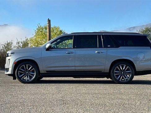 Used 2023 Cadillac Escalade ESV Sport Platinum image 7