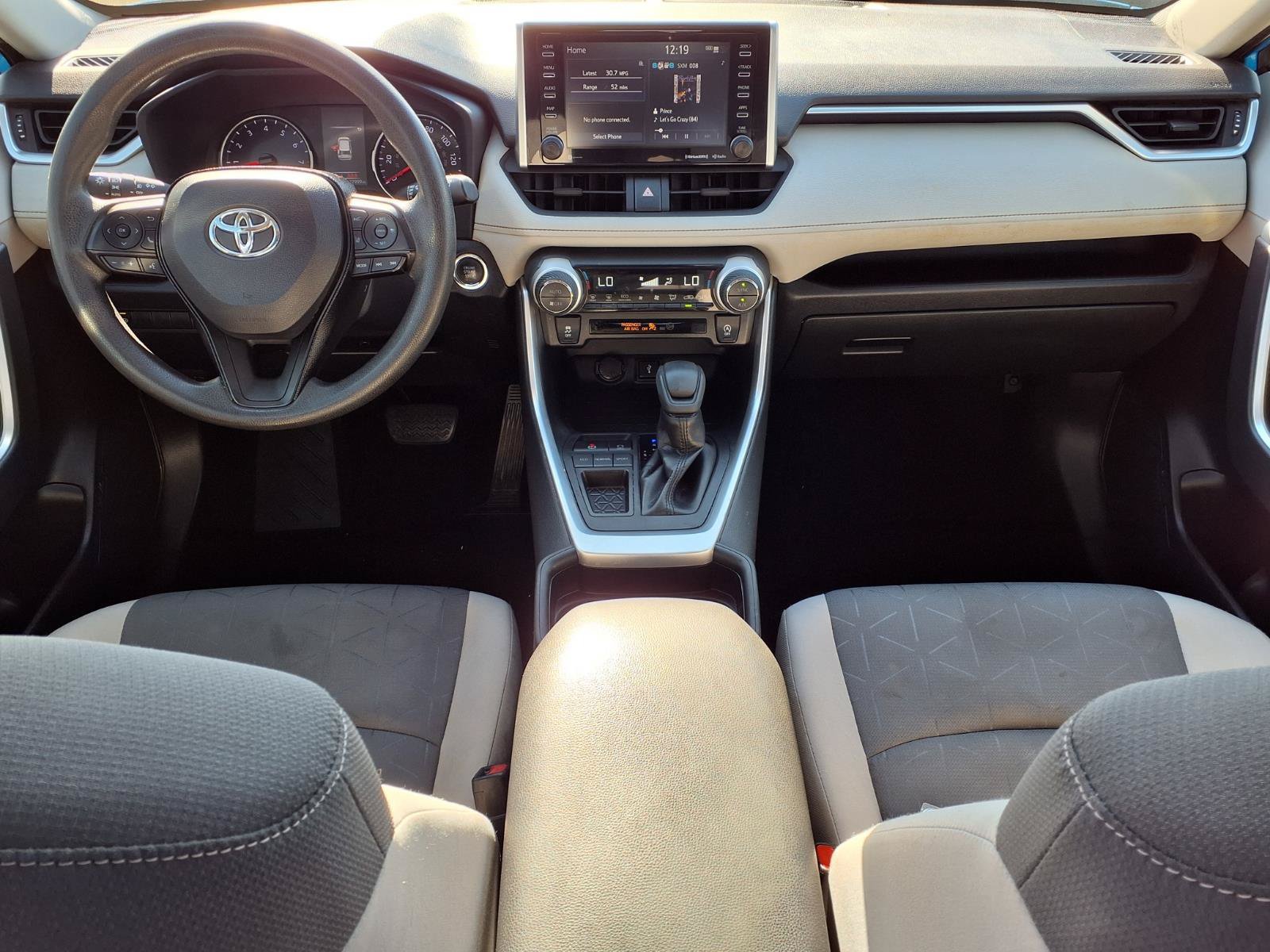 Used 2020 Toyota RAV4 XLE w/ Convenience Package FWD image 12