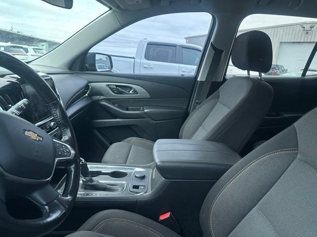 Used 2020 Chevrolet Traverse LT FWD image 4