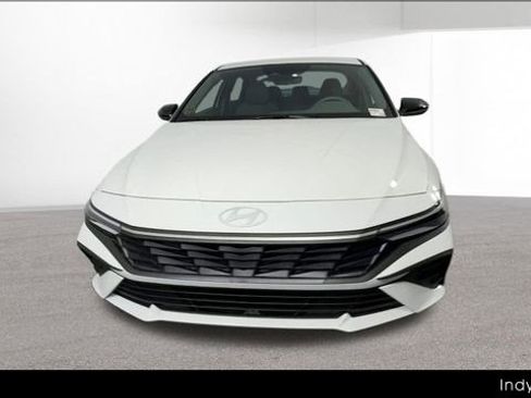 Certified 2025 Hyundai Elantra Sport FWD image 3