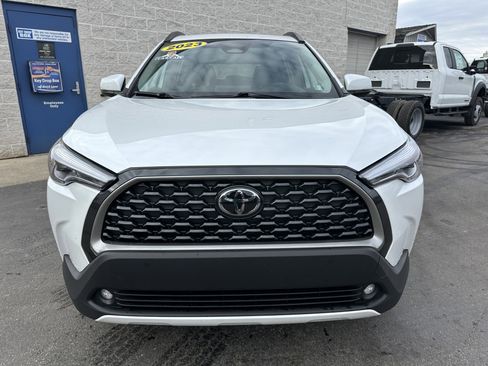 Used 2023 Toyota Corolla Cross XLE w/ Convenience Package image 3