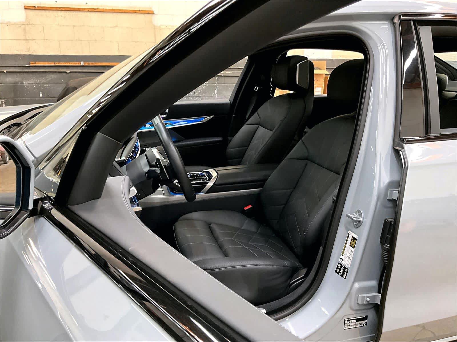 Used 2025 BMW 760i xDrive AWD/4WD image 30
