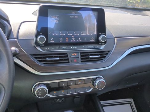 Used 2024 Nissan Altima 2.5 SV image 16