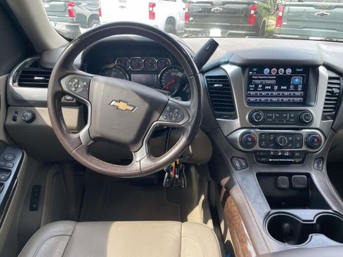 Used 2018 Chevrolet Suburban LT image 11