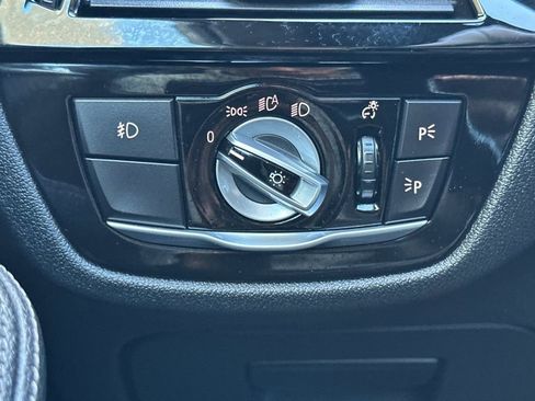 Used 2019 BMW 530e w/ M Sport Package image 30