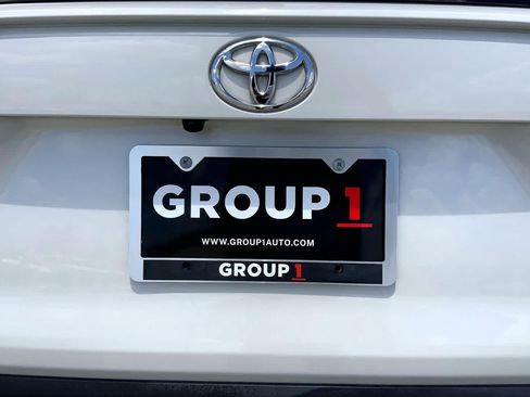 Used 2022 Toyota RAV4 XLE Premium FWD image 10