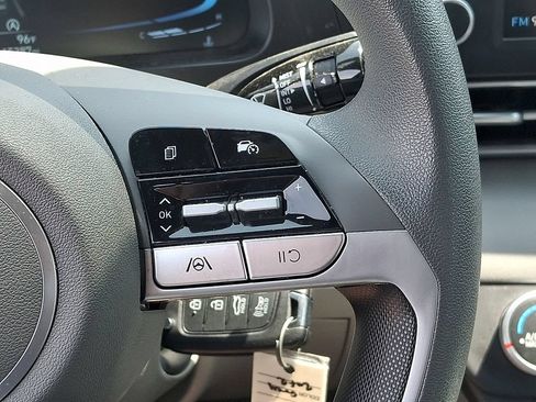 Used 2025 Hyundai Elantra SE FWD image 22