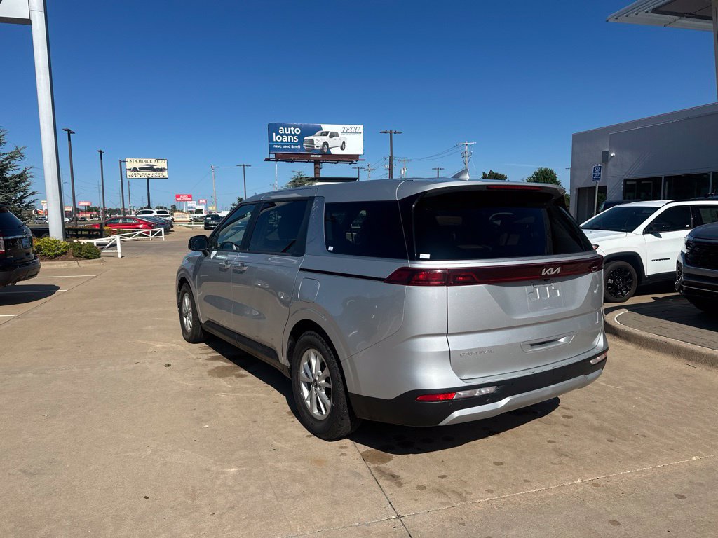 Used 2023 Kia Carnival LX FWD image 7