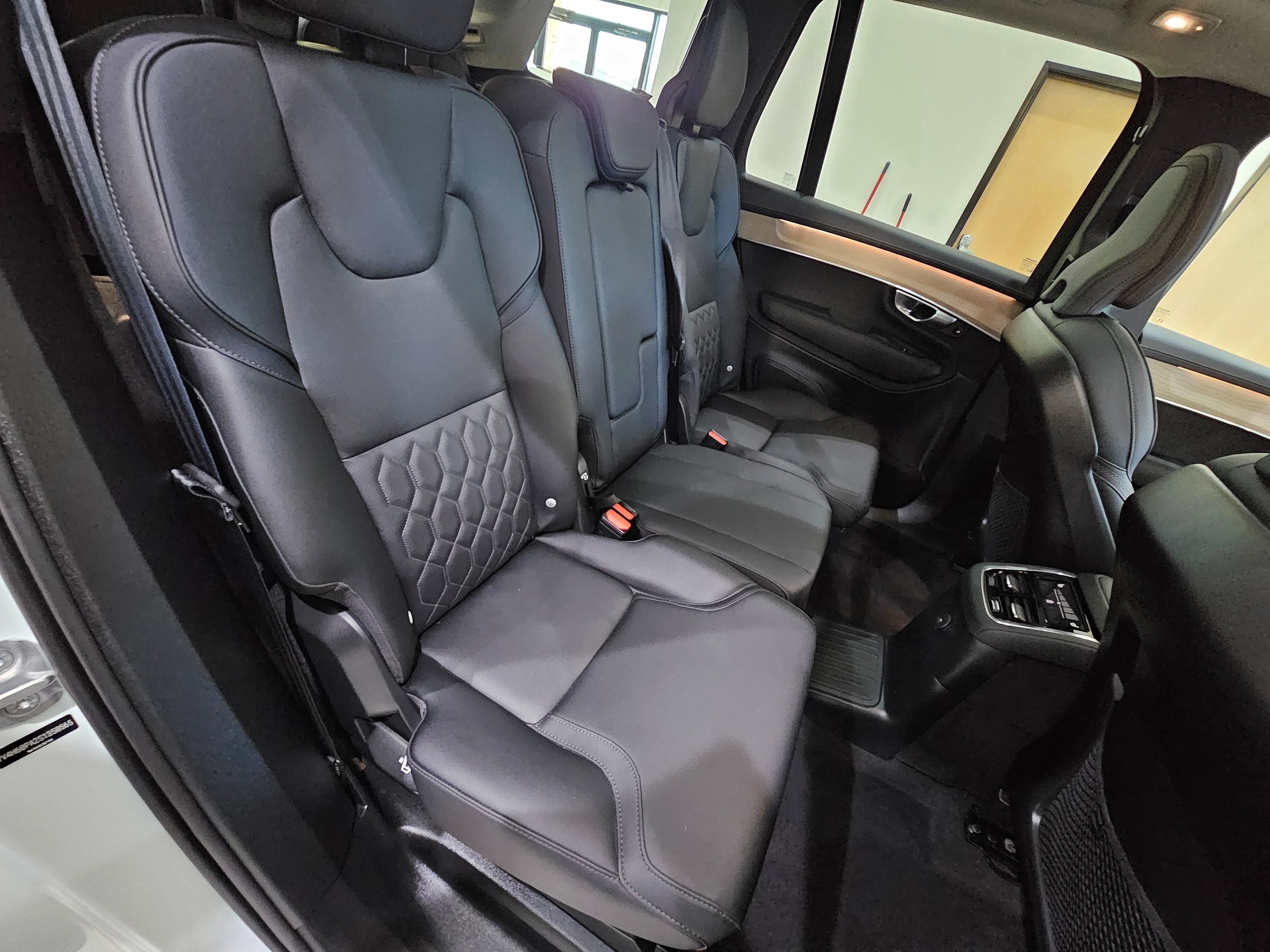 Used 2025 Volvo XC90 T8 Core w/ Climate Package AWD/4WD image 37