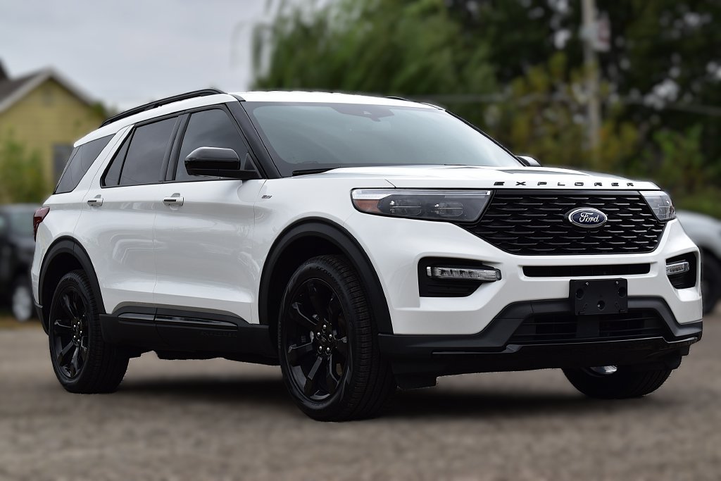 Used 2023 Ford Explorer ST-Line AWD/4WD image 3
