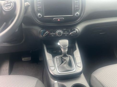 Used 2025 Kia Soul LX w/ LX Technology Package FWD image 11
