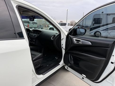 Used 2019 Nissan Pathfinder SL image 24