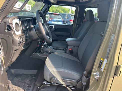 New 2025 Jeep Gladiator Willys image 10