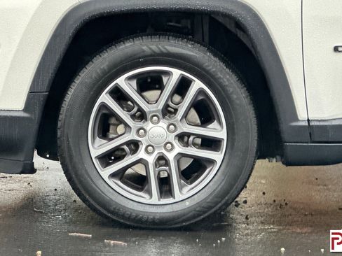 Used 2019 Jeep Compass Latitude image 33