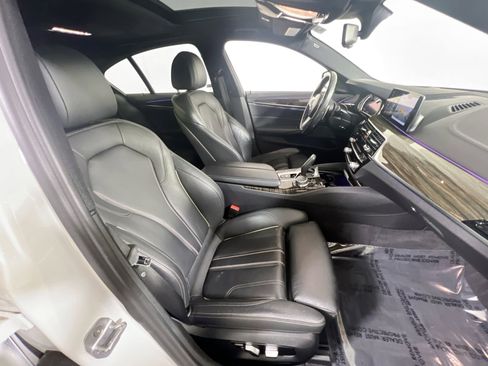 Used 2018 BMW 530i xDrive image 29