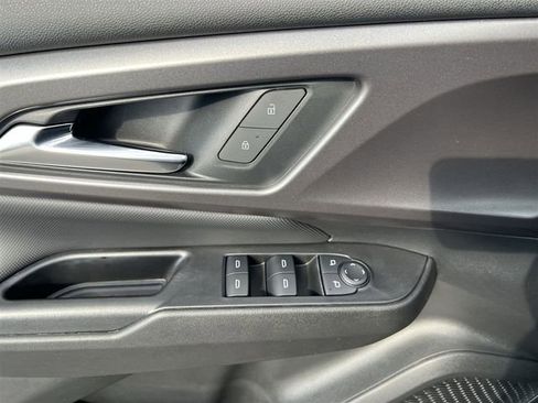 Certified 2025 Chevrolet Equinox EV LT image 18