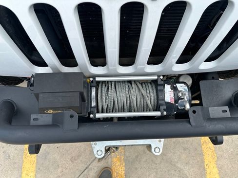 Used 2017 Jeep Wrangler Rubicon w/ Connectivity Group AWD/4WD image 31