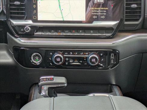 Used 2023 GMC Sierra 1500 SLT image 19