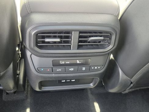 Used 2025 Honda Pilot Touring image 14