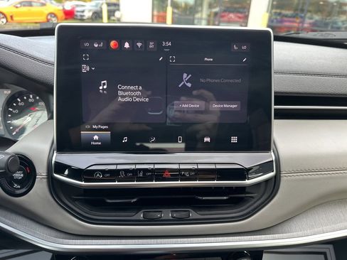 Used 2024 Jeep Compass Limited image 31