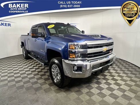Used 2018 Chevrolet Silverado 2500 LT w/ LT Convenience Package image 2